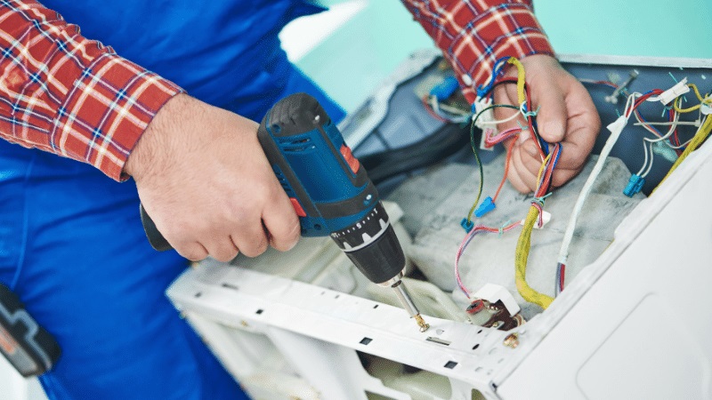 Yunusemre Daikin Daikin çamaşır makinesi kart tamiri – Su almama arızası orijinal parça ile giderildi. - Teknik servis örneği